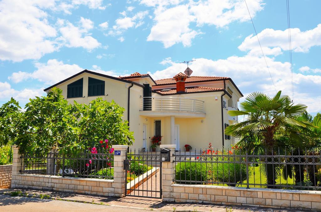 Apartments Sv. Pelegrin ウマグ エクステリア 写真