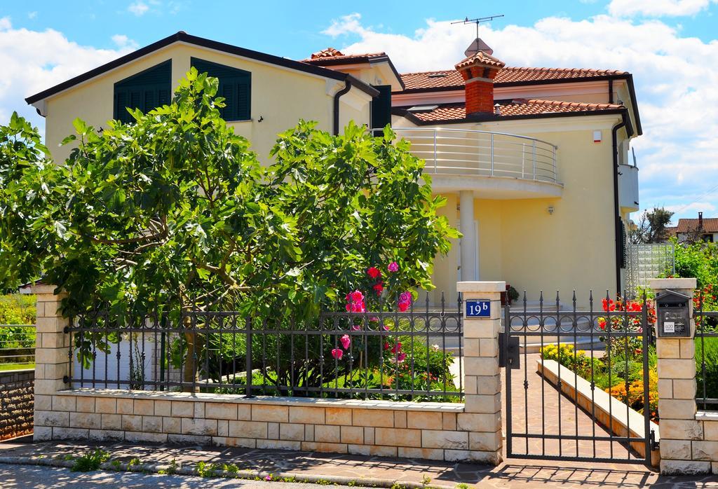 Apartments Sv. Pelegrin ウマグ エクステリア 写真