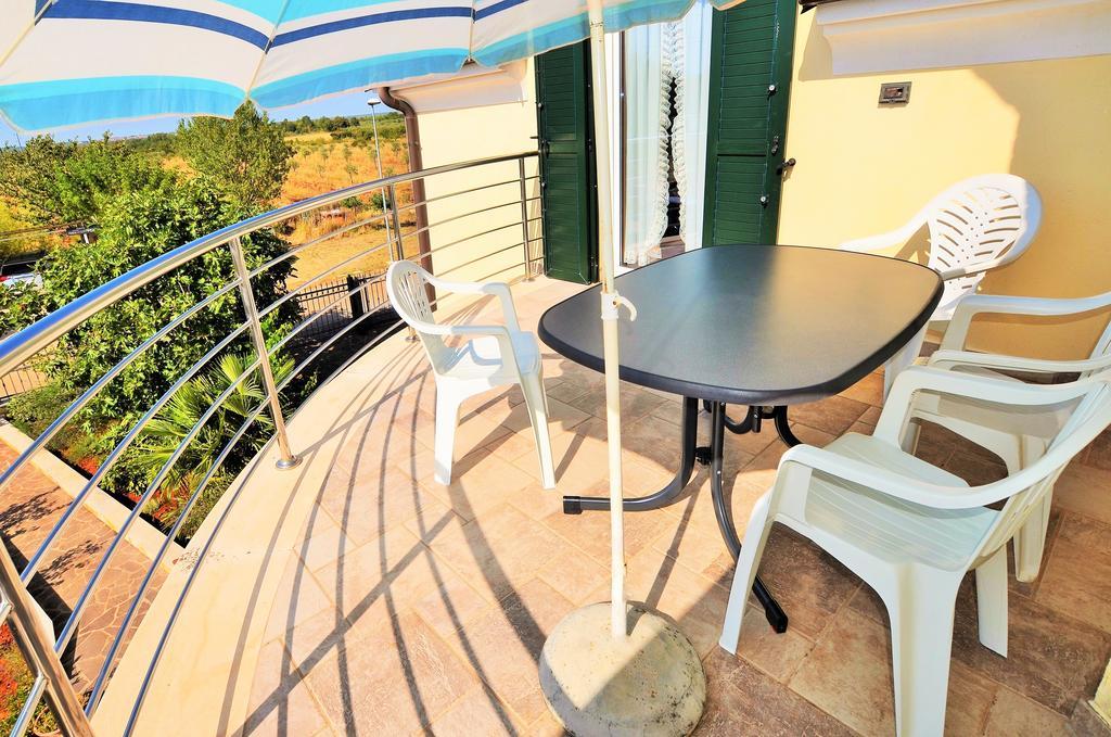 Apartments Sv. Pelegrin ウマグ エクステリア 写真